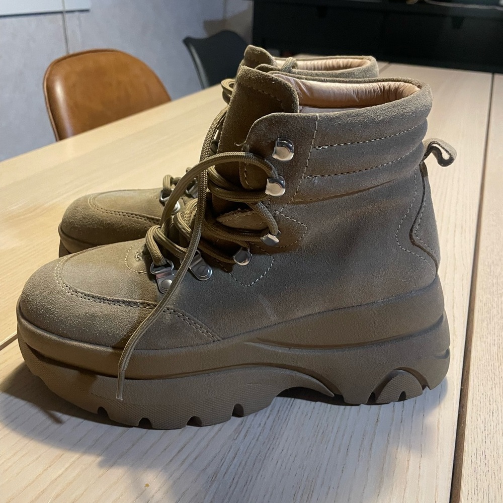 Steve Madden Husky boots 7.5, platform lace up chunky Steve Madden boots